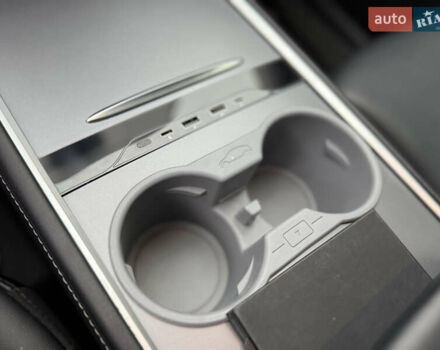 Серый Тесла Model Y, объемом двигателя 0 л и пробегом 53 тыс. км за 28000 $, фото 54 на Automoto.ua