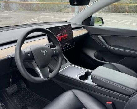 Серый Тесла Model Y, объемом двигателя 0 л и пробегом 61 тыс. км за 25500 $, фото 18 на Automoto.ua