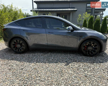 Серый Тесла Model Y, объемом двигателя 0 л и пробегом 61 тыс. км за 33000 $, фото 4 на Automoto.ua