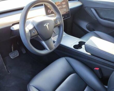 Серый Тесла Model Y, объемом двигателя 0 л и пробегом 50 тыс. км за 25990 $, фото 5 на Automoto.ua