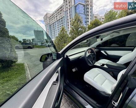 Серый Тесла Model Y, объемом двигателя 0 л и пробегом 28 тыс. км за 40865 $, фото 6 на Automoto.ua