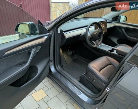 Серый Тесла Model Y, объемом двигателя 0 л и пробегом 27 тыс. км за 25900 $, фото 12 на Automoto.ua
