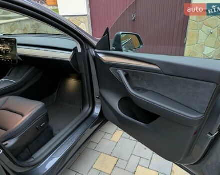 Серый Тесла Model Y, объемом двигателя 0 л и пробегом 27 тыс. км за 25900 $, фото 11 на Automoto.ua