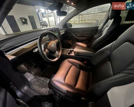 Серый Тесла Model Y, объемом двигателя 0 л и пробегом 64 тыс. км за 28999 $, фото 6 на Automoto.ua