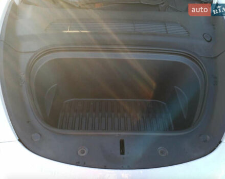 Серый Тесла Model Y, объемом двигателя 0 л и пробегом 33 тыс. км за 2750 $, фото 10 на Automoto.ua