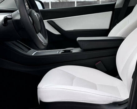 Серый Тесла Model Y, объемом двигателя 0 л и пробегом 26 тыс. км за 28900 $, фото 30 на Automoto.ua