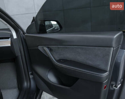 Серый Тесла Model Y, объемом двигателя 0 л и пробегом 148 тыс. км за 23500 $, фото 43 на Automoto.ua