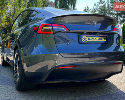 Серый Тесла Model Y, объемом двигателя 0 л и пробегом 160 тыс. км за 26750 $, фото 4 на Automoto.ua