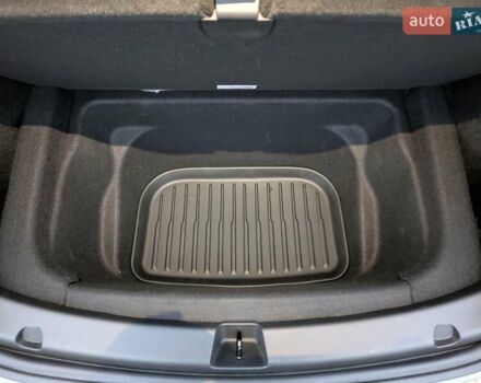 Серый Тесла Model Y, объемом двигателя 0 л и пробегом 27 тыс. км за 25900 $, фото 15 на Automoto.ua