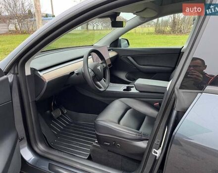 Серый Тесла Model Y, объемом двигателя 0 л и пробегом 30 тыс. км за 28000 $, фото 4 на Automoto.ua