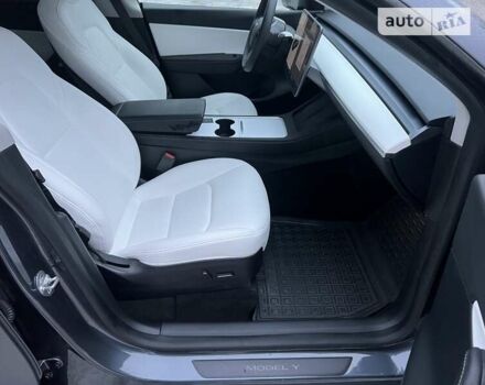 Серый Тесла Model Y, объемом двигателя 0 л и пробегом 19 тыс. км за 29999 $, фото 59 на Automoto.ua