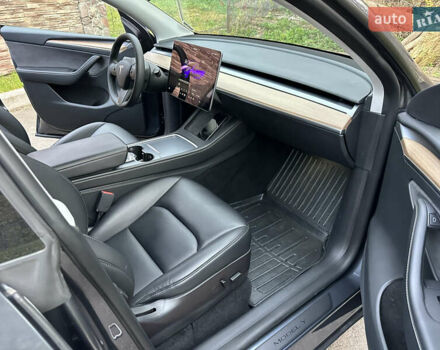 Серый Тесла Model Y, объемом двигателя 0 л и пробегом 95 тыс. км за 24900 $, фото 10 на Automoto.ua