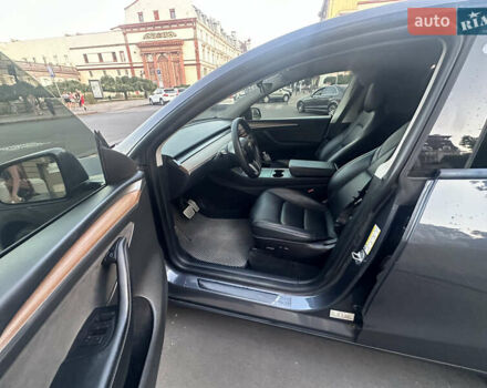 Серый Тесла Model Y, объемом двигателя 0 л и пробегом 130 тыс. км за 25000 $, фото 18 на Automoto.ua