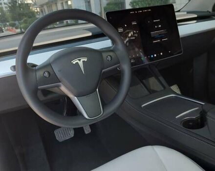 Серый Тесла Model Y, объемом двигателя 0 л и пробегом 27 тыс. км за 33000 $, фото 1 на Automoto.ua