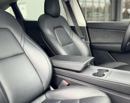 Серый Тесла Model Y, объемом двигателя 0 л и пробегом 130 тыс. км за 25999 $, фото 9 на Automoto.ua