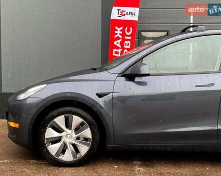 Серый Тесла Model Y, объемом двигателя 0 л и пробегом 61 тыс. км за 30999 $, фото 4 на Automoto.ua