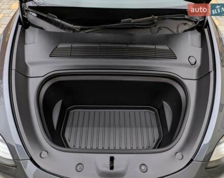 Серый Тесла Model Y, объемом двигателя 0 л и пробегом 27 тыс. км за 25900 $, фото 18 на Automoto.ua