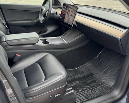 Серый Тесла Model Y, объемом двигателя 0 л и пробегом 61 тыс. км за 25500 $, фото 25 на Automoto.ua