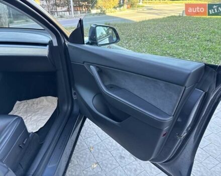 Серый Тесла Model Y, объемом двигателя 0 л и пробегом 38 тыс. км за 24999 $, фото 45 на Automoto.ua