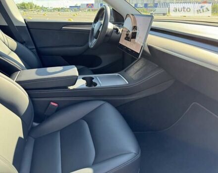 Серый Тесла Model Y, объемом двигателя 0 л и пробегом 15 тыс. км за 33500 $, фото 17 на Automoto.ua