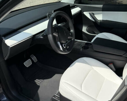 Серый Тесла Model Y, объемом двигателя 0 л и пробегом 61 тыс. км за 33000 $, фото 13 на Automoto.ua