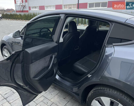 Сірий Тесла Model Y, об'ємом двигуна 0 л та пробігом 65 тис. км за 25500 $, фото 28 на Automoto.ua