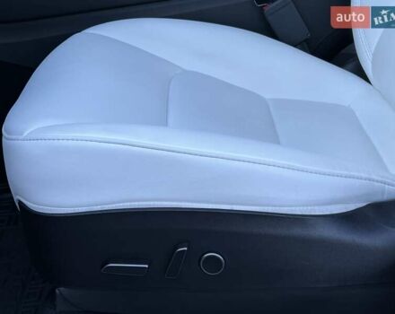 Сірий Тесла Model Y, об'ємом двигуна 0 л та пробігом 25 тис. км за 33000 $, фото 53 на Automoto.ua