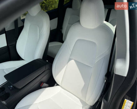 Серый Тесла Model Y, объемом двигателя 0 л и пробегом 61 тыс. км за 33000 $, фото 9 на Automoto.ua