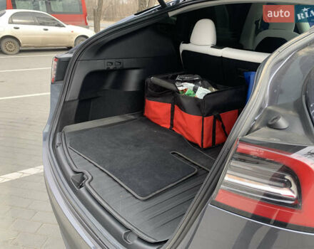 Серый Тесла Model Y, объемом двигателя 0 л и пробегом 29 тыс. км за 32700 $, фото 18 на Automoto.ua