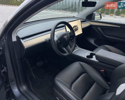Сірий Тесла Model Y, об'ємом двигуна 0 л та пробігом 65 тис. км за 25500 $, фото 25 на Automoto.ua