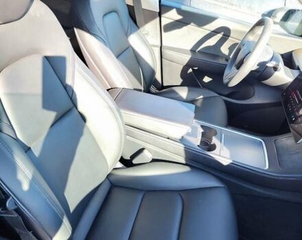 Серый Тесла Model Y, объемом двигателя 0 л и пробегом 50 тыс. км за 25990 $, фото 9 на Automoto.ua