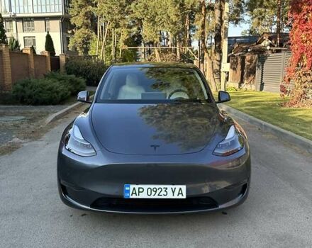 Серый Тесла Model Y, объемом двигателя 0 л и пробегом 28 тыс. км за 32999 $, фото 2 на Automoto.ua
