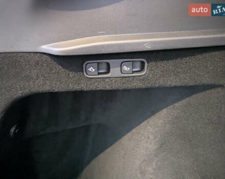 Серый Тесла Model Y, объемом двигателя 0 л и пробегом 27 тыс. км за 25900 $, фото 17 на Automoto.ua