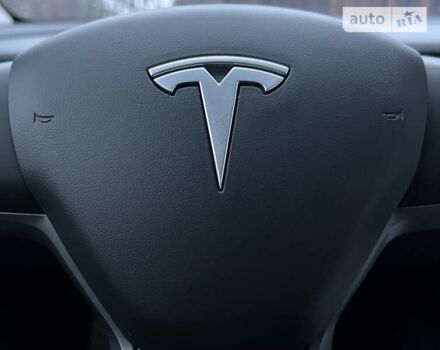 Серый Тесла Model Y, объемом двигателя 0 л и пробегом 19 тыс. км за 29999 $, фото 37 на Automoto.ua