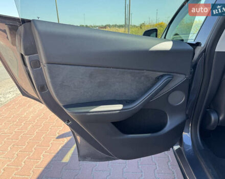 Сірий Тесла Model Y, об'ємом двигуна 0 л та пробігом 83 тис. км за 23800 $, фото 29 на Automoto.ua