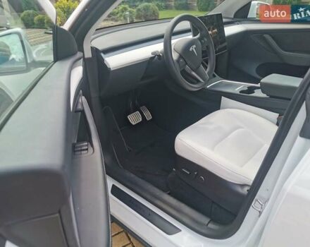 Серый Тесла Model Y, объемом двигателя 0 л и пробегом 4 тыс. км за 32999 $, фото 9 на Automoto.ua