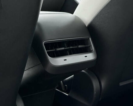 Серый Тесла Model Y, объемом двигателя 0 л и пробегом 26 тыс. км за 28900 $, фото 42 на Automoto.ua