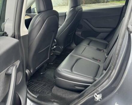 Серый Тесла Model Y, объемом двигателя 0 л и пробегом 61 тыс. км за 25500 $, фото 22 на Automoto.ua