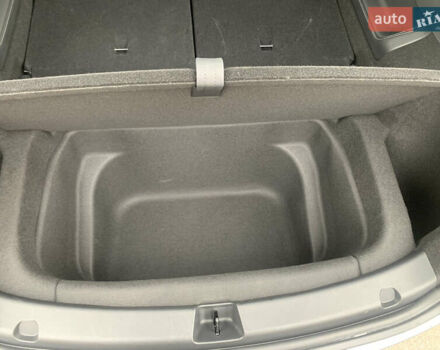 Серый Тесла Model Y, объемом двигателя 0 л и пробегом 10 тыс. км за 55000 $, фото 18 на Automoto.ua