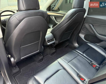 Тесла Model Y 2022 у Луцьку на Automoto.ua Сірий Тесла Model Y, об'ємом двигуна 0 л та пробігом 215 тис. км за 20900 $, фото 5 на Automoto.ua