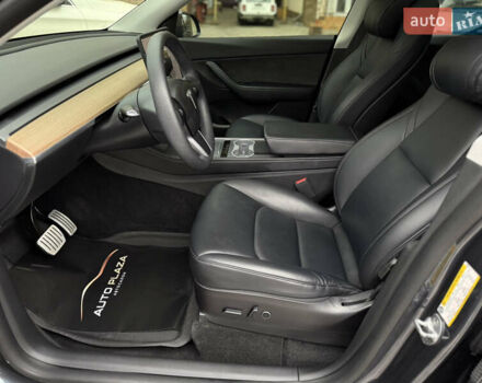 Серый Тесла Model Y, объемом двигателя 0 л и пробегом 53 тыс. км за 28000 $, фото 38 на Automoto.ua
