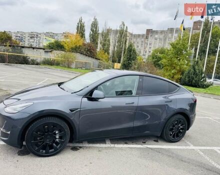 Серый Тесла Model Y, объемом двигателя 0 л и пробегом 61 тыс. км за 25500 $, фото 3 на Automoto.ua