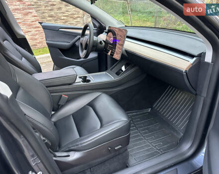 Серый Тесла Model Y, объемом двигателя 0 л и пробегом 95 тыс. км за 24900 $, фото 11 на Automoto.ua