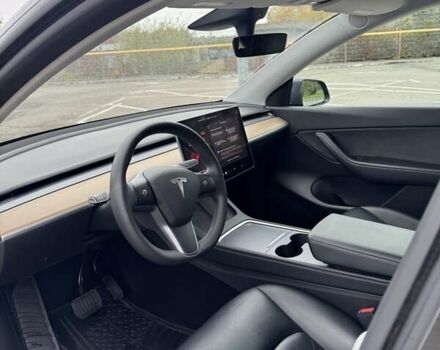 Серый Тесла Model Y, объемом двигателя 0 л и пробегом 61 тыс. км за 25500 $, фото 19 на Automoto.ua