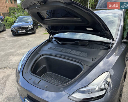 Серый Тесла Model Y, объемом двигателя 0 л и пробегом 17 тыс. км за 25500 $, фото 13 на Automoto.ua