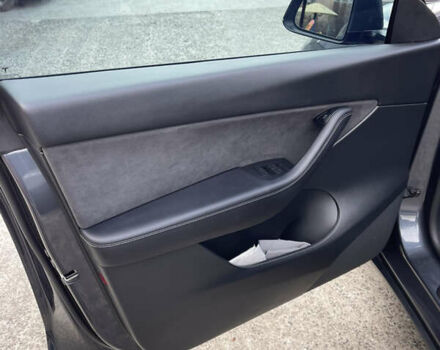 Серый Тесла Model Y, объемом двигателя 0 л и пробегом 65 тыс. км за 27400 $, фото 13 на Automoto.ua