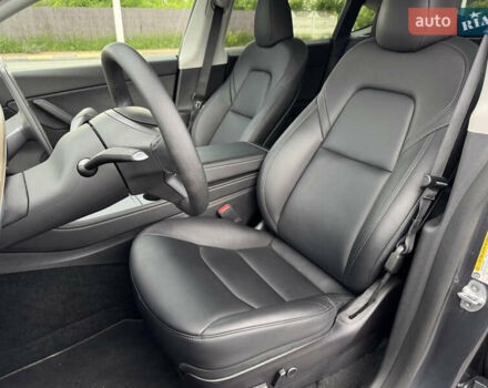 Серый Тесла Model Y, объемом двигателя 0 л и пробегом 27 тыс. км за 27500 $, фото 34 на Automoto.ua