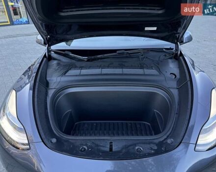 Серый Тесла Model Y, объемом двигателя 0 л и пробегом 38 тыс. км за 24999 $, фото 50 на Automoto.ua