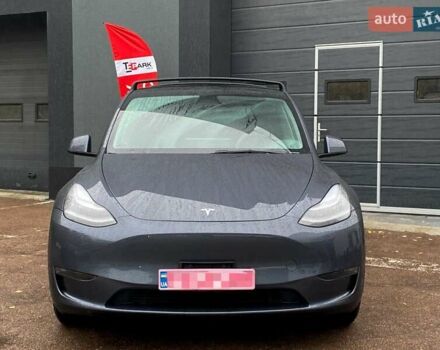 Серый Тесла Model Y, объемом двигателя 0 л и пробегом 61 тыс. км за 30999 $, фото 2 на Automoto.ua