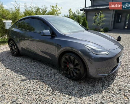 Серый Тесла Model Y, объемом двигателя 0 л и пробегом 61 тыс. км за 33000 $, фото 3 на Automoto.ua